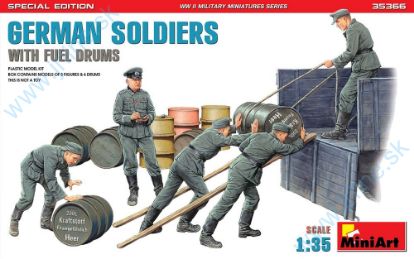 Obrázok pre 166/35366 German Soldiers w,Fuel Drums